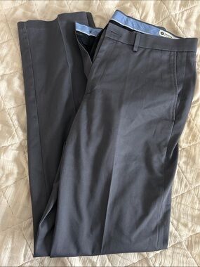 Haggar-Men's Dark Gray Dress Pants - Classic Tailored Fit 32-34